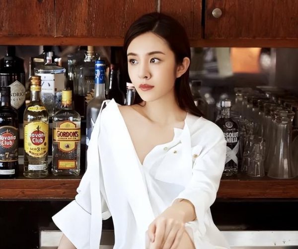 股票配资的流程 她是和张嘉益拍吻戏最多的女演员，至今未婚，靠《主角》翻红